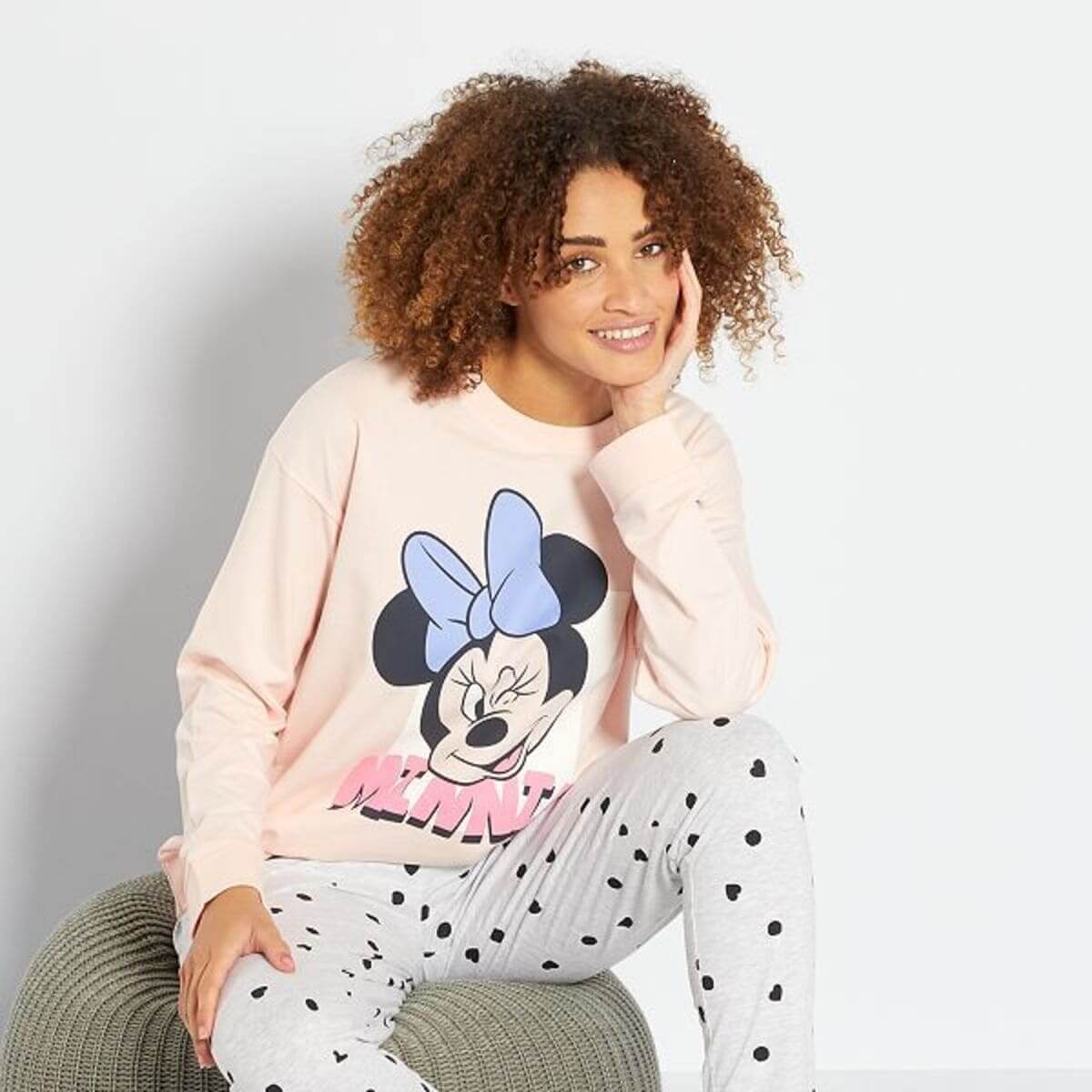 Digitalisation des marques : exemple de kiabi qui a créé des pyjama avec un QR code qui mène vers une histoire disney