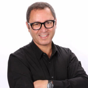 Headshot of Kuider Akani, Global Chief Digital & eCommerce Officer at Yves Rocher